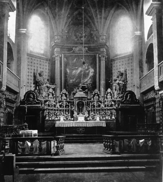 Framed Print : Parish Church of St. Nicholas High Altar in front of the reconstruction 1887