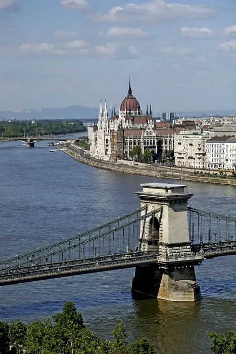 Framed Print : Parliamentary building and Szechenyi Chain Bridge