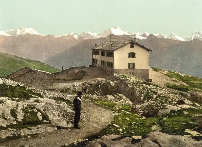 Framed Print : Passhoehe, Hotel Wildstrubel und die Alpen