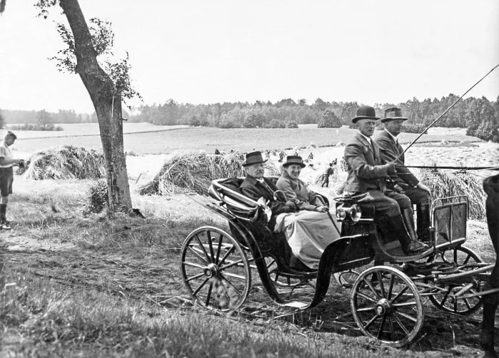 Framed Print : Paul von Hindenburg driving a carriage and inspecting his lands Framed Print : Paul von Hindenburg driving a carriage and inspecting his lands