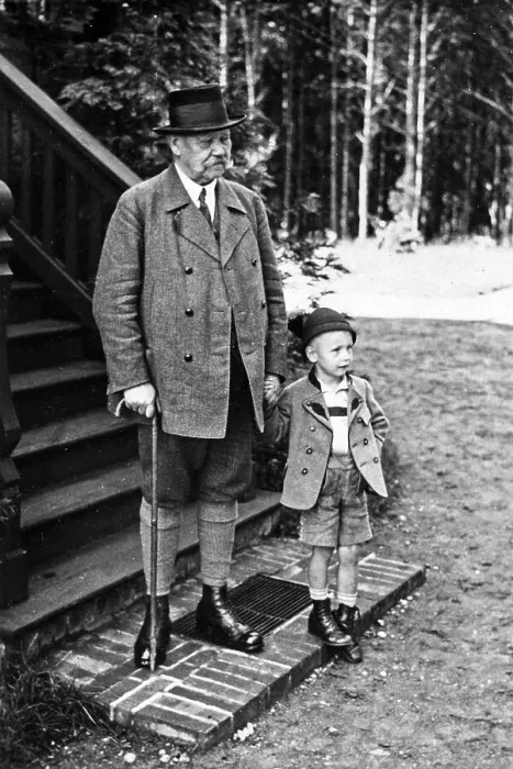 Framed Print : Paul von Hindenburg with grandson