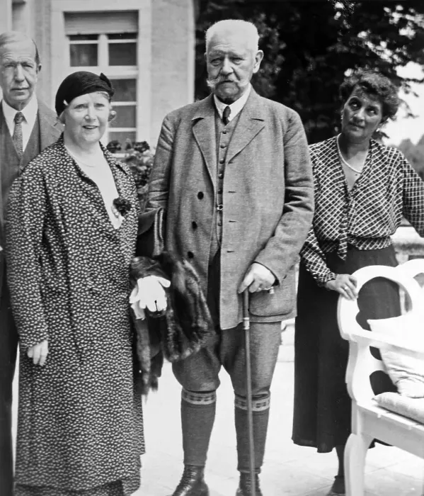 Framed Print : Paul von Hindenburg among other persons