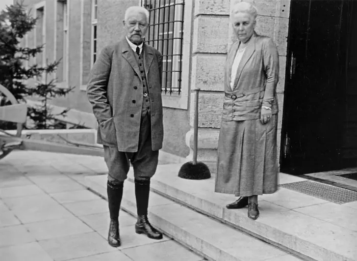 Framed Print : Paul von Hindenburg and a woman in front of Gut Neudeck Framed Print : Paul von Hindenburg and a woman in front of Gut Neudeck