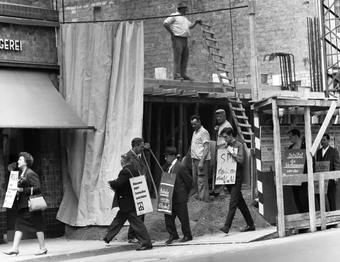 Framed Print : The peace movement demonstrated in Bonn on 16