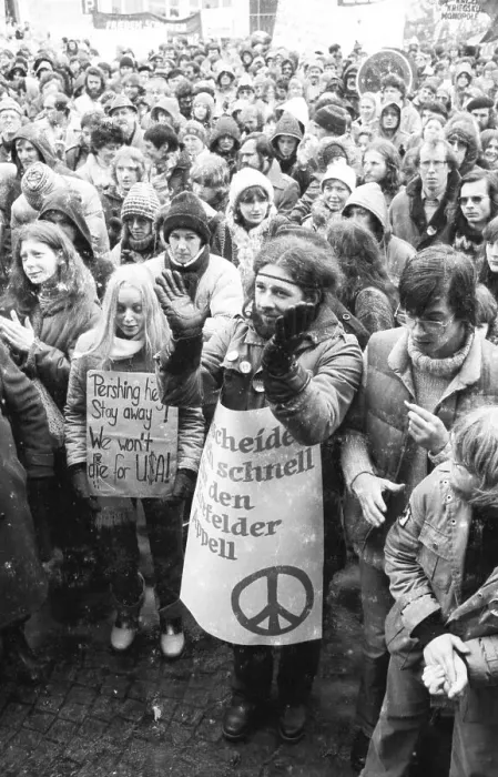 Framed Print : Peace movement demonstrates against missile bases despite heavy snowfall in December 1981