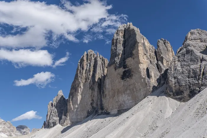 Framed Print : Three Peaks rock formation in front of a blue sky