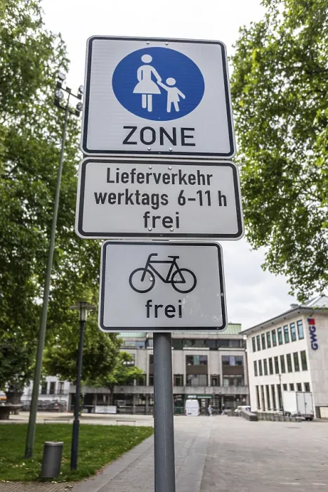 Framed Print : Pedestrian zone in Neuss city centre at Freithof - Neuss