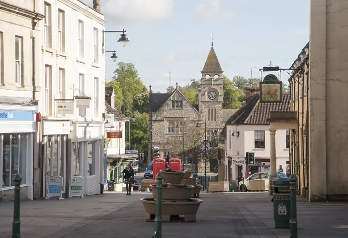 Framed Print : Pedestrianised shopping street in the town of Calne Framed Print : Pedestrianised shopping street in the town of Calne