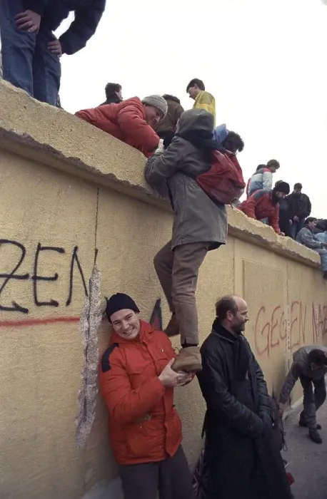 Framed Print : People climbing the Berlin Wall at Brandenburg Gate Framed Print : People climbing the Berlin Wall at Brandenburg Gate