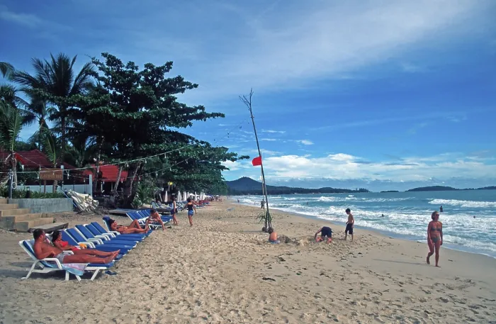 Framed Print : People, deckchairs, Chaweng Beach on Ko Samui Framed Print : People, deckchairs, Chaweng Beach on Ko Samui