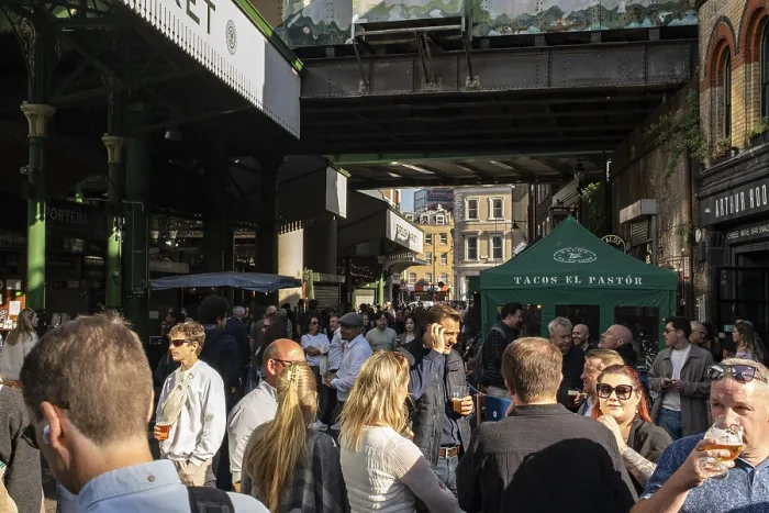 Framed Print : People drinking and socializing at Borough Market Framed Print : People drinking and socializing at Borough Market