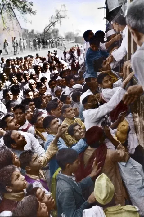 Framed Print : People looking at train to Allahabad carrying Mahatma Gandhi ashes, Delhi, India, Asia, February 12, 1948, Asia
