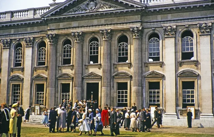 Framed Print : People mingle in front of the Senate building, University of Cambridge, Cambridge, England, UK June 1957 Framed Print : People mingle in front of the Senate building, University of Cambridge, Cambridge, England, UK June 1957