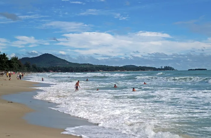 Framed Print : People, sea, surf, Chaweng Beach on Ko Samui