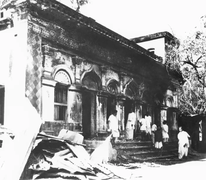 Framed Print : People standing in front of a building damaged by the Hindu Muslim riots in Noakhali East Bengal, November 1946 Framed Print : People standing in front of a building damaged by the Hindu Muslim riots in Noakhali East Bengal, November 1946