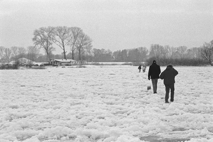 Framed Print : People walk across ice rink, frozen Elbe