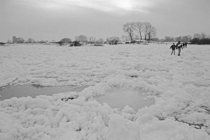 Framed Print : People walk across ice rink, frozen Elbe