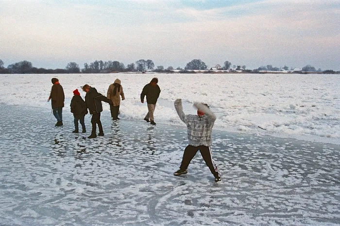 Framed Print : People walk across ice rink, frozen Elbe