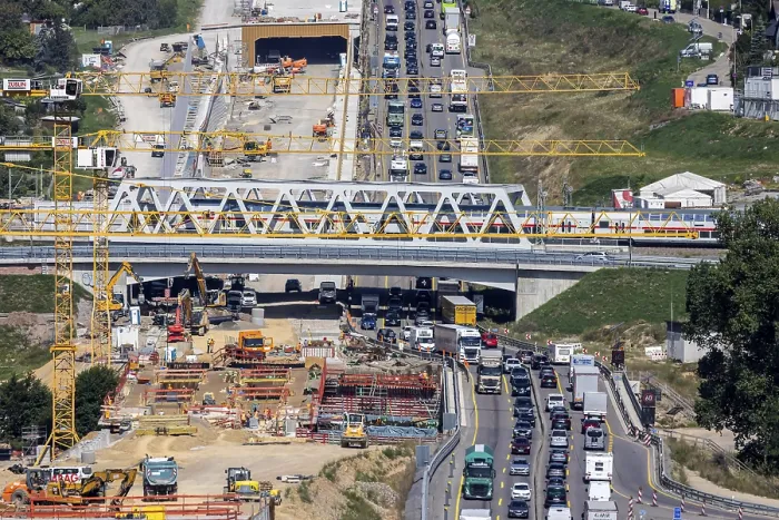Framed Print : Permanent roadworks on the A8 motorway between Stuttgart and Karlsruhe with traffic jams