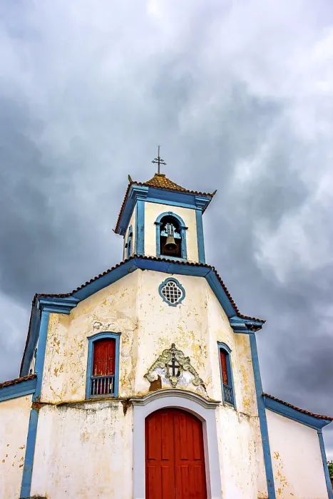 Framed Print : Perspective of the facade of a historic baroque church in the city of Mariana in Minas Gerais Framed Print : Perspective of the facade of a historic baroque church in the city of Mariana in Minas Gerais