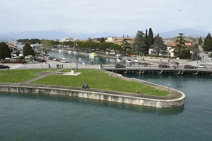Framed Print : Peschiera del Garda