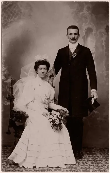 Framed Print : Photo print, bride and groom, historic photo in 1920 Framed Print : Photo print, bride and groom, historic photo in 1920