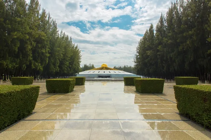 Framed Print : Phra Mongkol Thepmuni Memorial Hall Framed Print : Phra Mongkol Thepmuni Memorial Hall
