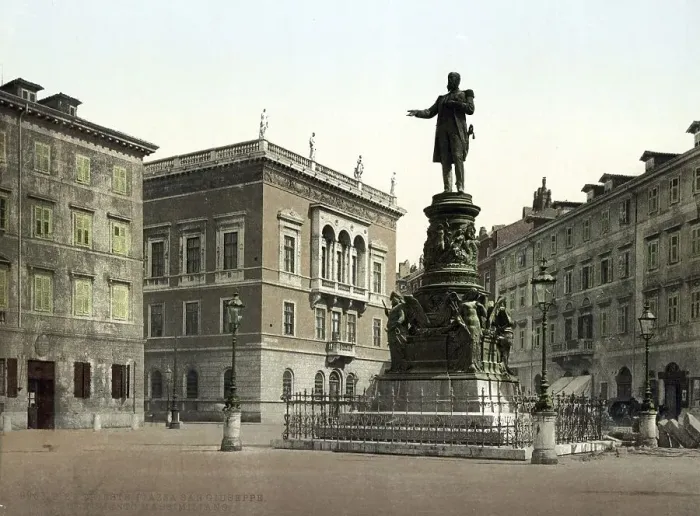 Framed Print : Piazza San Giuseppe, Monumento Massimilliano Framed Print : Piazza San Giuseppe, Monumento Massimilliano