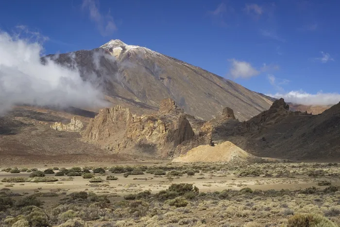 Framed Print : Pico del Teide, 3715m and Roques de Garcia