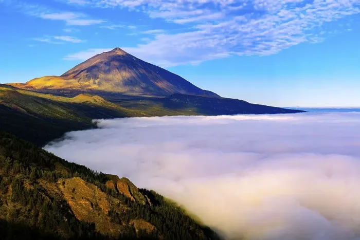 Framed Print : Pico del Teide at sunrise over trade wind clouds