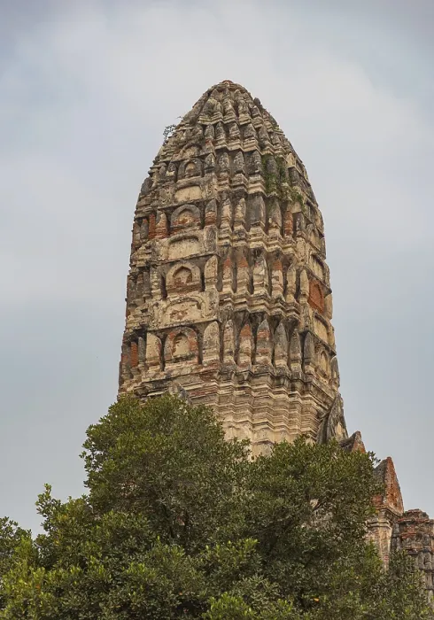 Framed Print : A picture of the central prang of the Wat Chaiwatthanaram Temple