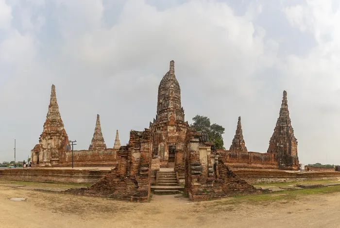Framed Print : A picture of the central structure of the Wat Chaiwatthanaram Temple