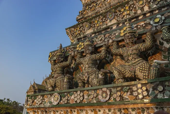 Framed Print : A picture of the statues at the Wat Arun Temple