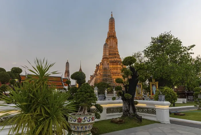 Framed Print : A picture of the Wat Arun Temple, at sunset Framed Print : A picture of the Wat Arun Temple, at sunset