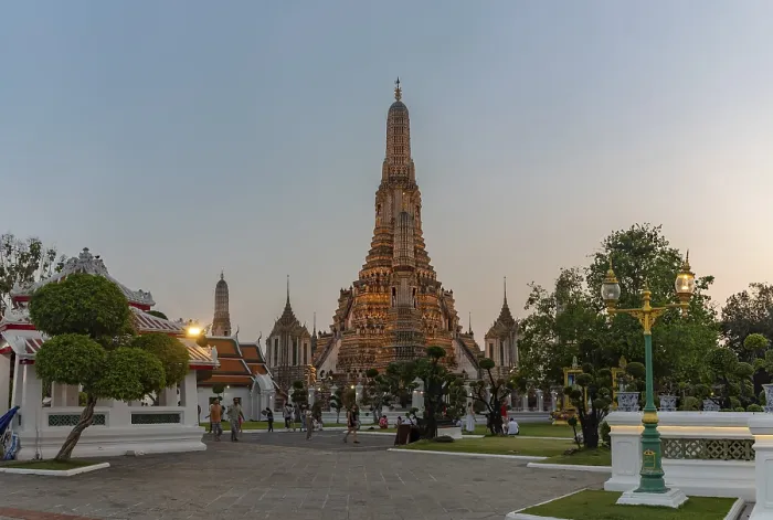 Framed Print : A picture of the Wat Arun Temple, at sunset Framed Print : A picture of the Wat Arun Temple, at sunset