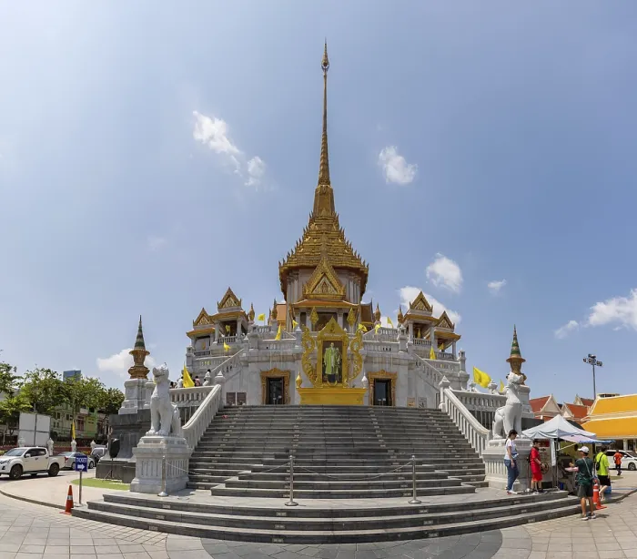 Framed Print : A pictureof the Wat Traimit Withayaram Worawihan Temple