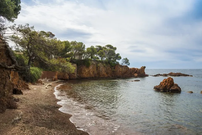 Framed Print : Picturesque beach and red rocks Framed Print : Picturesque beach and red rocks