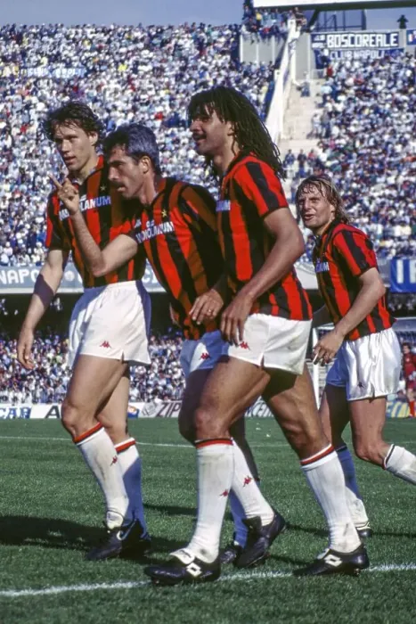 Framed Print : Pietro Paolo VIRDIS 2nd from left (AC Milan) has just scored the 1:2 for AC MILAN with his head