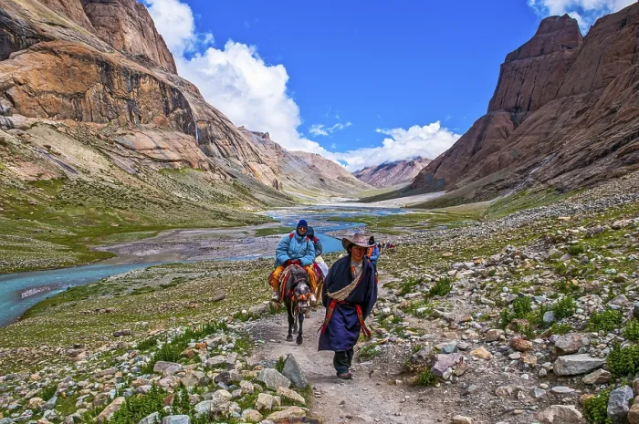 Framed Print : Pilgrims on the Kailash Kora, Western Tibet, Asia Framed Print : Pilgrims on the Kailash Kora, Western Tibet, Asia