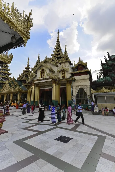 Framed Print : Pilgrims at Shwedagon Pagoda, Yangon