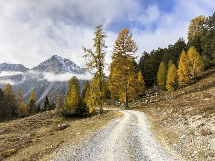 Framed Print : Piz Daint with wreath of fog, autumn