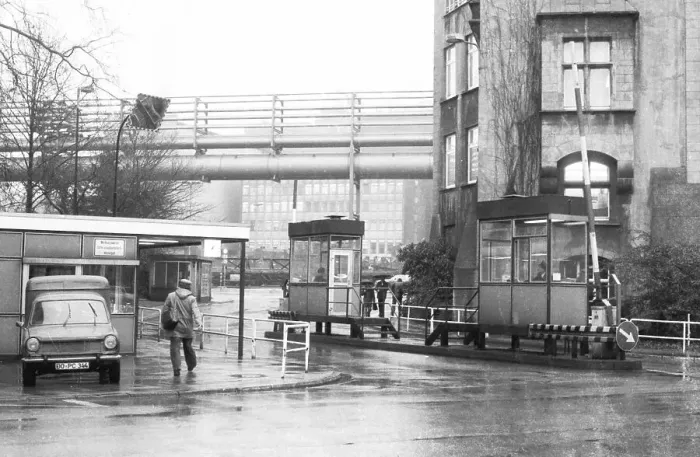 Framed Print : Plant and shift change at Hoesch AG Phoenix plant 1981