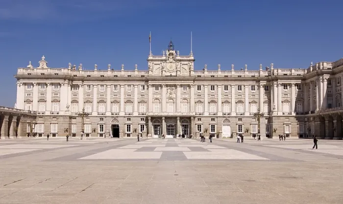 Framed Print : Plaza de Armas and entrance to throne room of Palacio Real