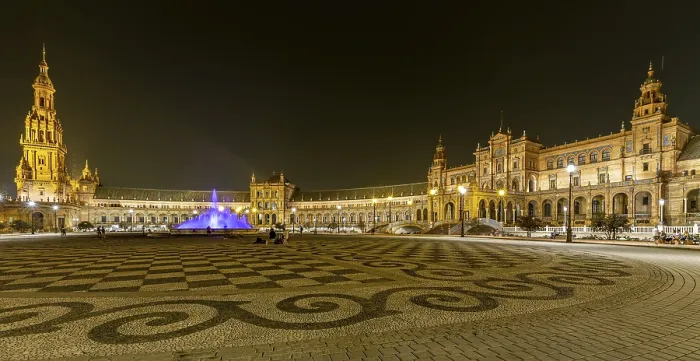 Framed Print : Plaza de Espana in Seville, Andalusia Framed Print : Plaza de Espana in Seville, Andalusia