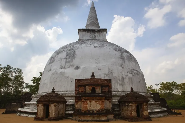 Framed Print : Polonnaruwa - the ruins of an ancient temple