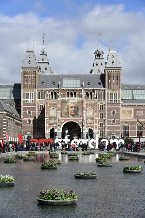 Framed Print : Pond with tulips in front of the Rijksmuseum