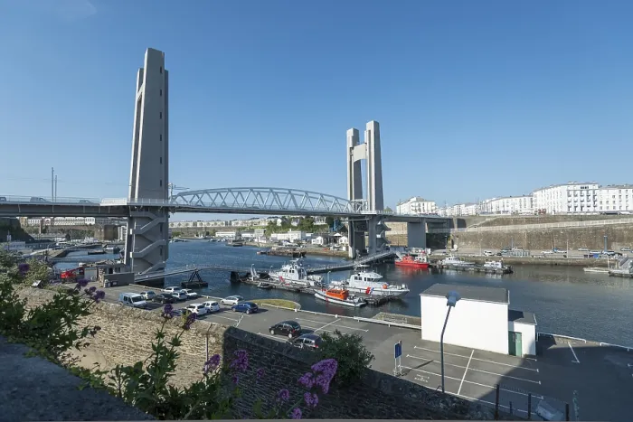 Framed Print : Pont de Recouvrance, drawbridge