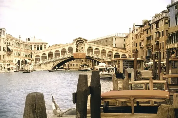 Framed Print : Ponte di Rialto, Rialto bridge, Grand canal, Venice, Italy, Europe 1956 colourised image from Ektachrome slide, Europe Framed Print : Ponte di Rialto, Rialto bridge, Grand canal, Venice, Italy, Europe 1956 colourised image from Ektachrome slide, Europe