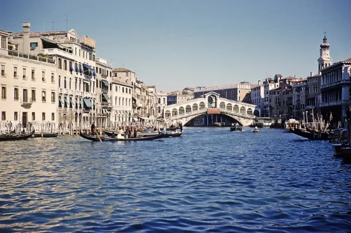 Framed Print : Ponte Rialto-Bruecke, Gondelboote auf dem Canal Grande, Grosser Kanal, Venedig, Italien, 1959 Framed Print : Ponte Rialto-Bruecke, Gondelboote auf dem Canal Grande, Grosser Kanal, Venedig, Italien, 1959