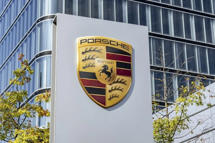 Framed Print : Porsche Centre Autohaus am Pragsattel